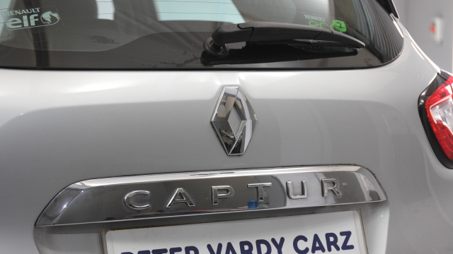 View the 2015 Renault Captur: 1.5 dCi 90 Dynamique MediaNav Energy 5dr Online at Peter Vardy