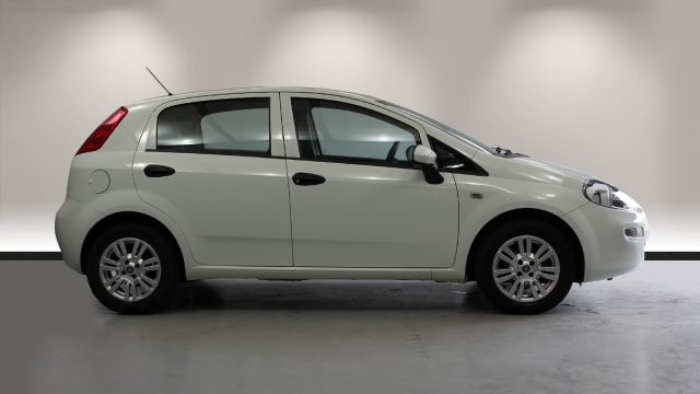 View the 2016 Fiat Punto: 1.2 Pop+ 5dr Online at Peter Vardy