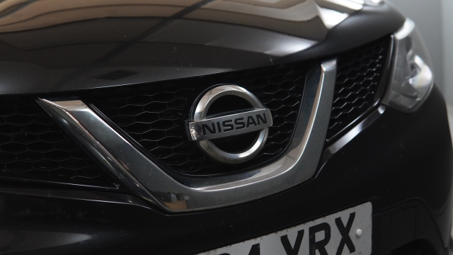 View the 2014 Nissan Qashqai: 1.2 DiG-T Acenta 5dr Online at Peter Vardy
