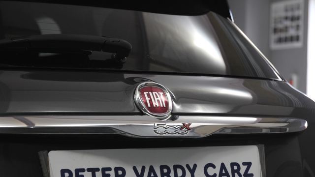 View the 2016 Fiat 500x: 1.6 E-torQ Pop 5dr Online at Peter Vardy