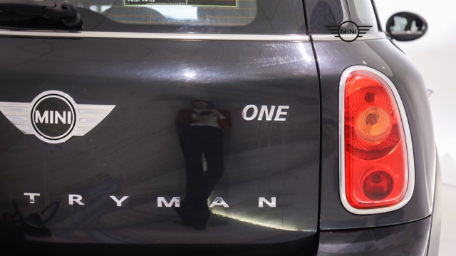 View the 2014 Mini Countryman: 1.6 One 5dr [Pepper Pack] Online at Peter Vardy