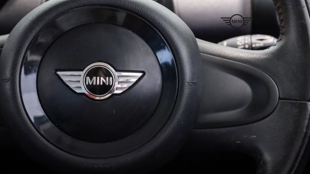 View the 2014 Mini Countryman: 1.6 One 5dr [Pepper Pack] Online at Peter Vardy