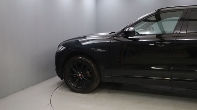 View the 2016 Jaguar F-pace: 2.0d R-Sport 5dr AWD Online at Peter Vardy
