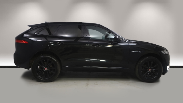 View the 2016 Jaguar F-pace: 2.0d R-Sport 5dr AWD Online at Peter Vardy