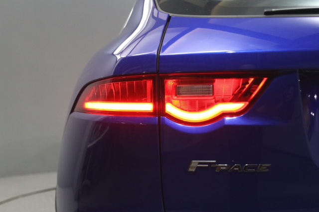 View the 2018 Jaguar F-pace: 2.0d Prestige 5dr Auto AWD Online at Peter Vardy