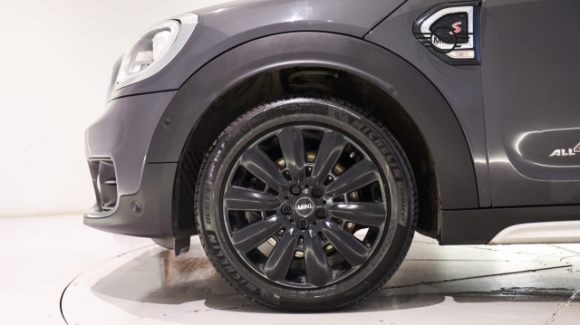 View the 2017 Mini Countryman: 2.0 Cooper S ALL4 5dr Online at Peter Vardy