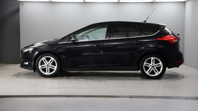 View the 2015 Ford Focus: 1.6 TDCi 115 Zetec 5dr Online at Peter Vardy