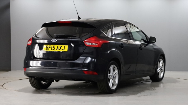 View the 2015 Ford Focus: 1.6 TDCi 115 Zetec 5dr Online at Peter Vardy