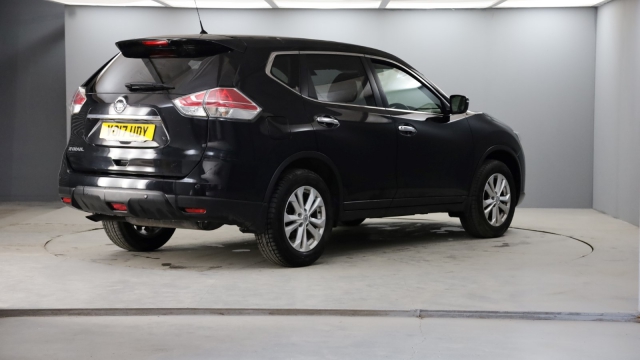 View the 2017 Nissan X-trail: 1.6 DiG-T Acenta 5dr Online at Peter Vardy