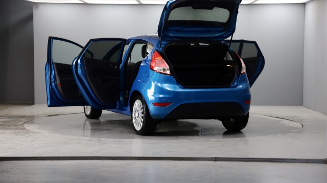 View the 2014 Ford Fiesta: 1.0 EcoBoost Titanium 5dr Online at Peter Vardy