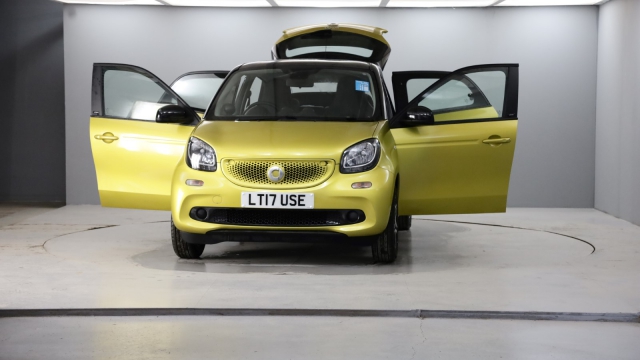 View the 2017 Smart Forfour Hatchback: 1.0 Prime 5dr Auto Online at Peter Vardy
