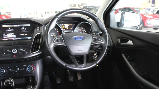 View the 2016 Ford Focus: 1.0 EcoBoost 125 Zetec 5dr Online at Peter Vardy