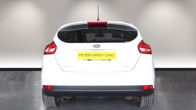 View the 2016 Ford Focus: 1.0 EcoBoost 125 Zetec 5dr Online at Peter Vardy