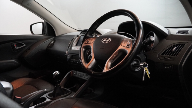 View the 2013 Hyundai Ix35: 1.7 CRDi SE Nav 5dr 2WD Online at Peter Vardy