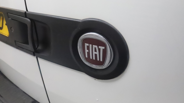 View the 2018 Fiat Doblo: 1.3 Multijet 16V 95 Van Online at Peter Vardy