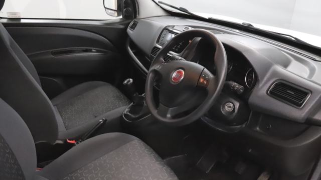 View the 2018 Fiat Doblo: 1.3 Multijet 16V 95 Van Online at Peter Vardy