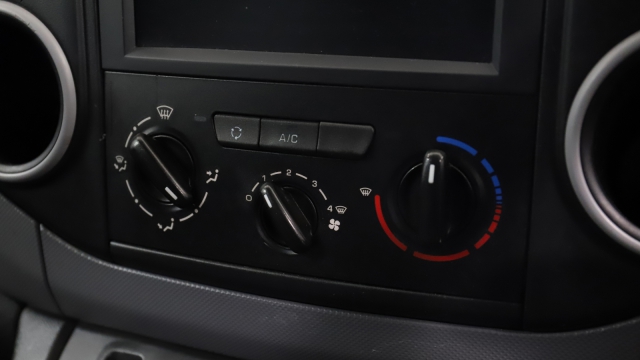 View the 2015 Citroen Berlingo: 1.6 HDi 625Kg Enterprise 75ps Online at Peter Vardy
