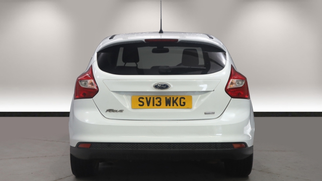 View the 2013 Ford Focus: 1.0 125 EcoBoost Zetec 5dr Online at Peter Vardy