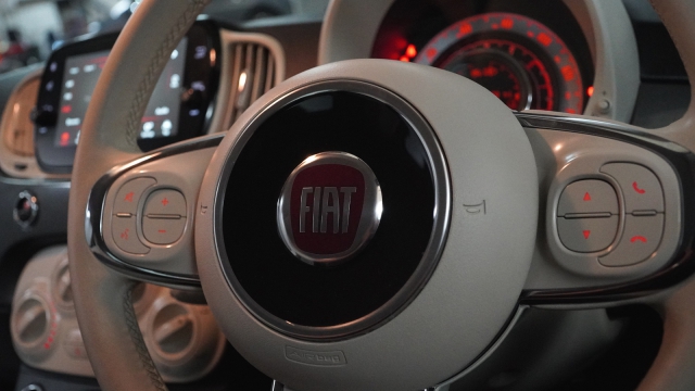 View the 2020 Fiat 500: 1.2 Lounge 3dr Online at Peter Vardy