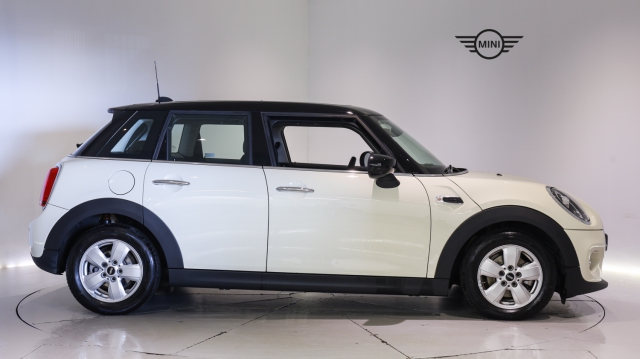 View the 2020 Mini Hatchback: 1.5 Cooper Classic II 5dr Auto Online at Peter Vardy