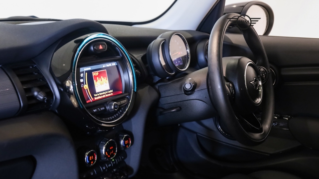View the 2020 Mini Hatchback: 1.5 Cooper Classic II 5dr Auto Online at Peter Vardy