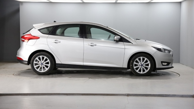 View the 2018 Ford Focus: 1.0 EcoBoost 125 Titanium 5dr Online at Peter Vardy