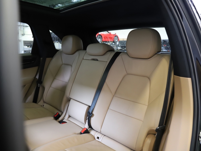 View the 2019 Porsche Cayenne: 5dr Tiptronic S Online at Peter Vardy