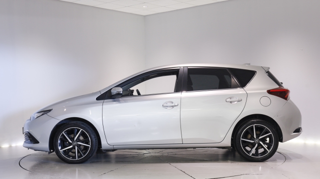 View the 2017 Toyota Auris: 1.2T Design TSS 5dr Online at Peter Vardy