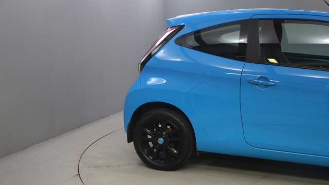 View the 2015 Toyota Aygo: 1.0 VVT-i X-Cite 2 3dr Online at Peter Vardy