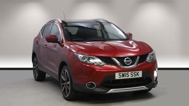 View the 2015 Nissan Qashqai: 1.2 DiG-T Tekna [Non-Panoramic] 5dr Xtronic Online at Peter Vardy