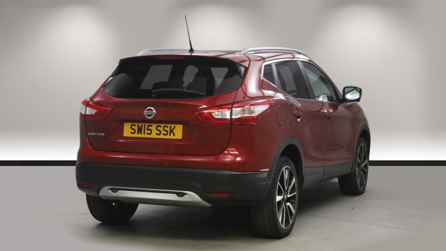 View the 2015 Nissan Qashqai: 1.2 DiG-T Tekna [Non-Panoramic] 5dr Xtronic Online at Peter Vardy