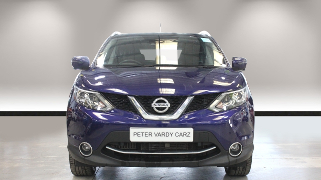 View the 2017 Nissan Qashqai: 1.2 DiG-T Tekna [Non-Panoramic] 5dr Xtronic Online at Peter Vardy