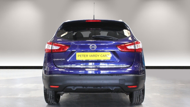 View the 2017 Nissan Qashqai: 1.2 DiG-T Tekna [Non-Panoramic] 5dr Xtronic Online at Peter Vardy