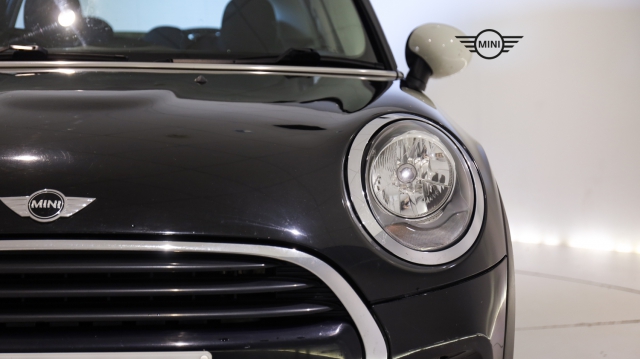 View the 2015 Mini Hatchback: 1.5 Cooper 5dr Auto [Pepper Pack] Online at Peter Vardy