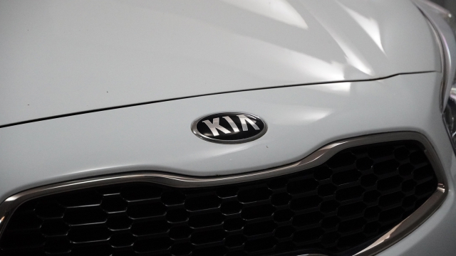 View the 2014 Kia Ceed: 1.6 CRDi 2 EcoDynamics 5dr Online at Peter Vardy