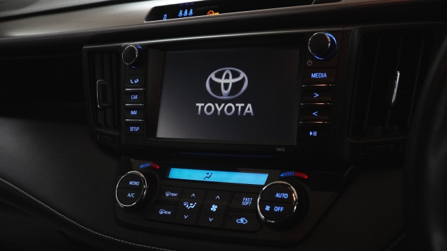 View the 2018 Toyota Rav4: 2.5 VVT-i Hybrid Icon TSS 5dr CVT [Cloth] 2WD Online at Peter Vardy