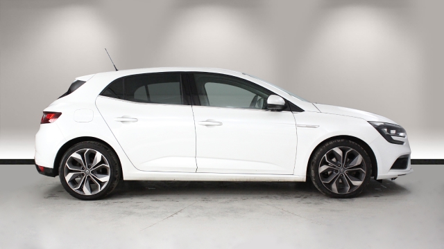 View the 2017 Renault Megane: 1.5 dCi Signature Nav 5dr Online at Peter Vardy
