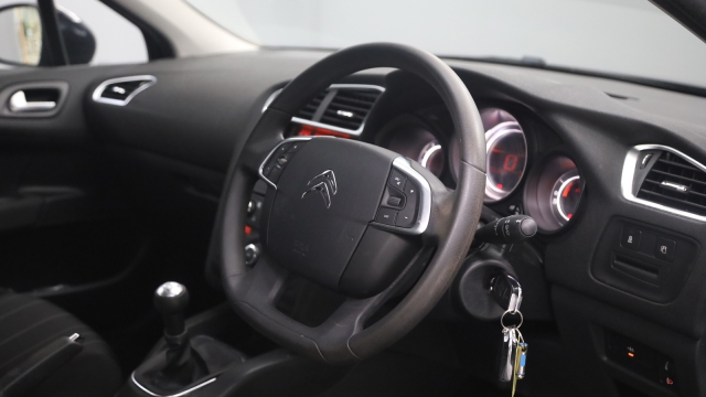 View the 2016 Citroen C4: 1.6 BlueHDi Touch 5dr Online at Peter Vardy