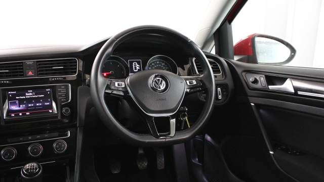 View the 2014 Volkswagen Golf: 2.0 TDI GT 5dr Online at Peter Vardy