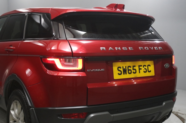 View the 2015 Land Rover Range Rover Evoque: 2.0 TD4 SE 5dr Auto Online at Peter Vardy