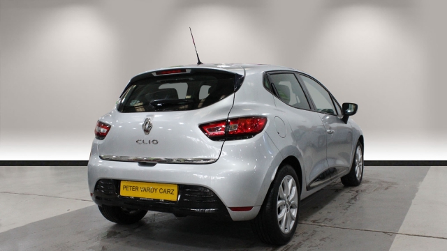 View the 2017 Renault Clio: 1.2 16V Dynamique Nav 5dr Online at Peter Vardy