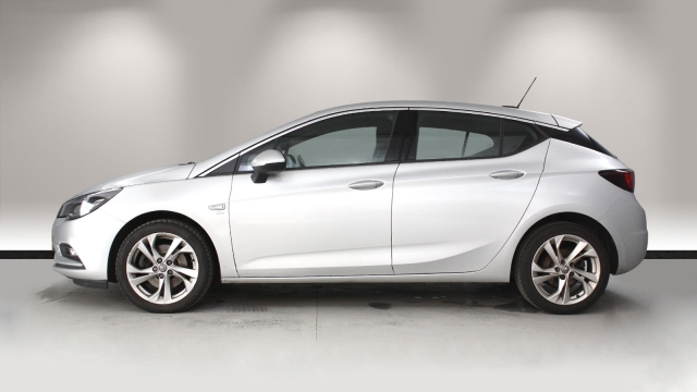 View the 2016 Vauxhall Astra: 1.6 CDTi 16V SRi 5dr Online at Peter Vardy