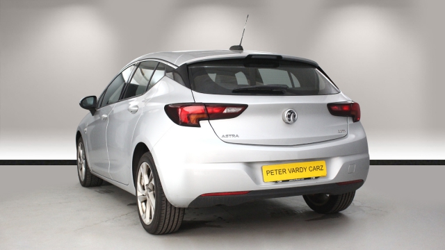 View the 2016 Vauxhall Astra: 1.6 CDTi 16V SRi 5dr Online at Peter Vardy