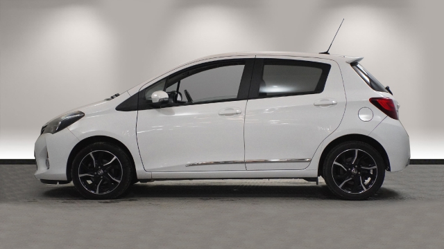 View the 2015 Toyota Yaris: 1.33 VVT-i Sport 5dr Online at Peter Vardy