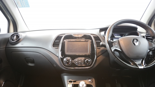 View the 2015 Renault Captur: 1.5 dCi 90 Dynamique S MediaNav Energy 5dr Online at Peter Vardy
