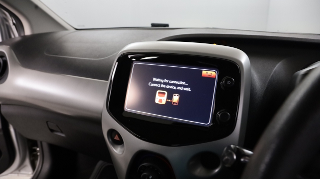 View the 2014 Citroen C1: 1.0 VTi Touch 3dr Online at Peter Vardy