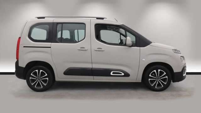 View the CITROEN BERLINGO: 1.5 BlueHDi 100 Flair M 5dr Online at Peter Vardy