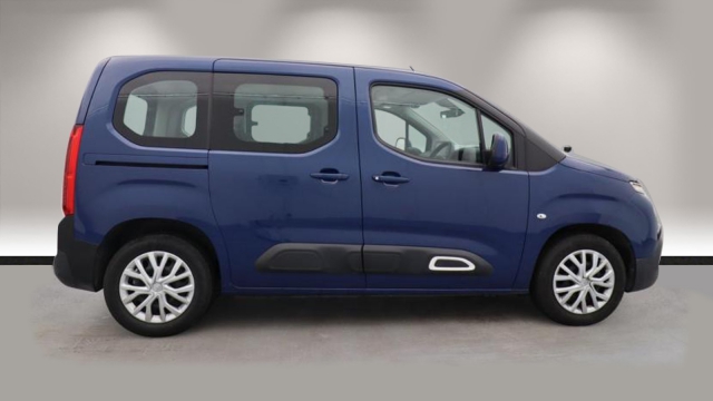 View the CITROEN BERLINGO: 1.5 BlueHDi 100 Feel M 5dr Online at Peter Vardy