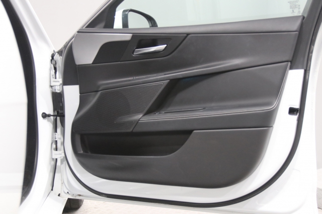 View the 2019 Jaguar Xe: 2.0 Ingenium R-Sport 4dr Auto Online at Peter Vardy