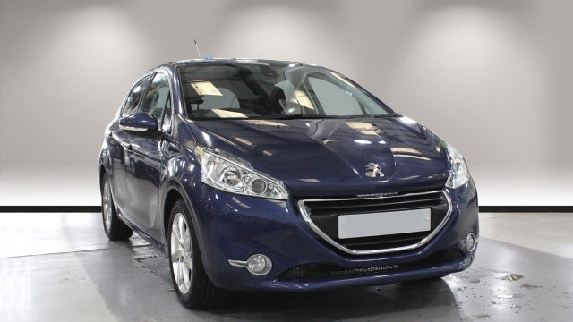 View the 2015 Peugeot 208: 1.2 VTi Active 5dr Online at Peter Vardy